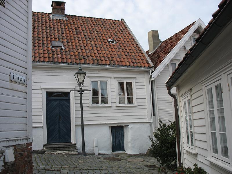 857.JPG
